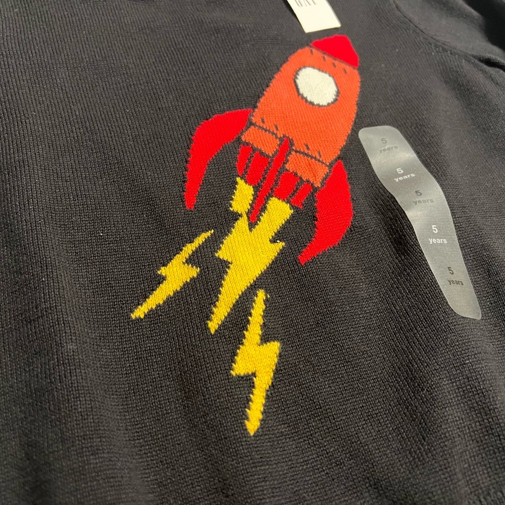 GAP Kids Black Sweater with Rocket Design boys 5 - Picture 3 of 6